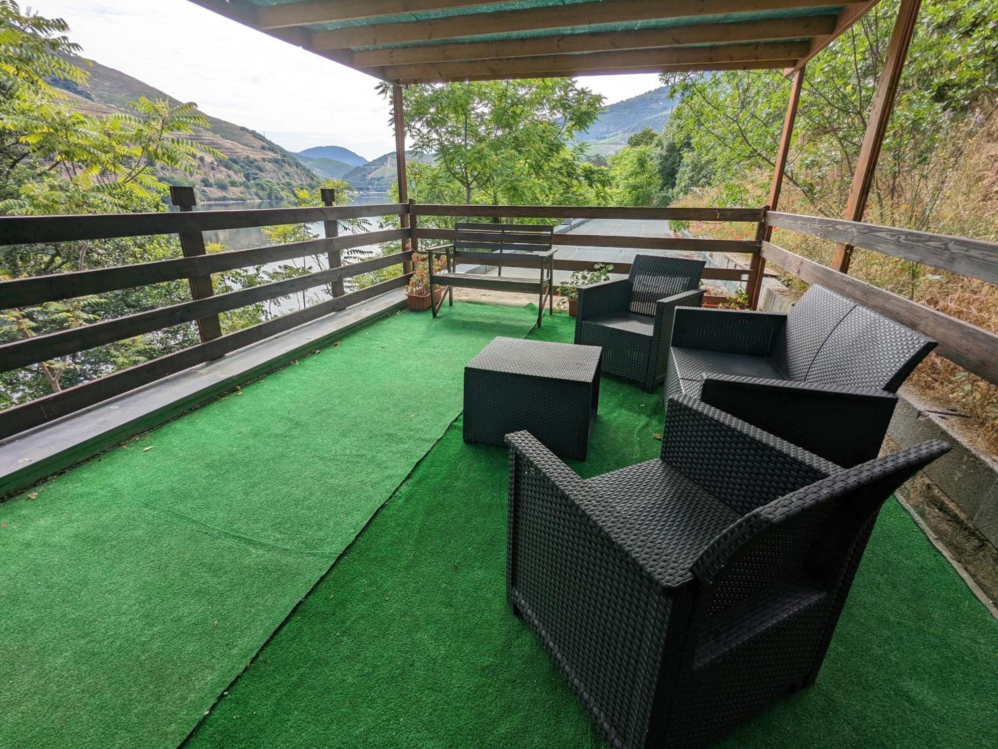 Douro Yacht Charter & Bungalows Sao Joao da Pesqueira Exterior photo